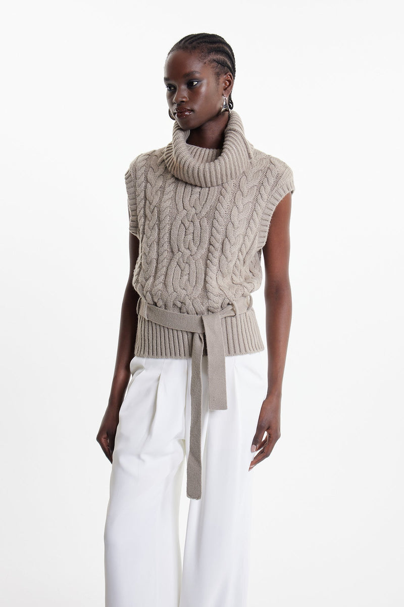 Beautifully Finished Top in a Timeless Design