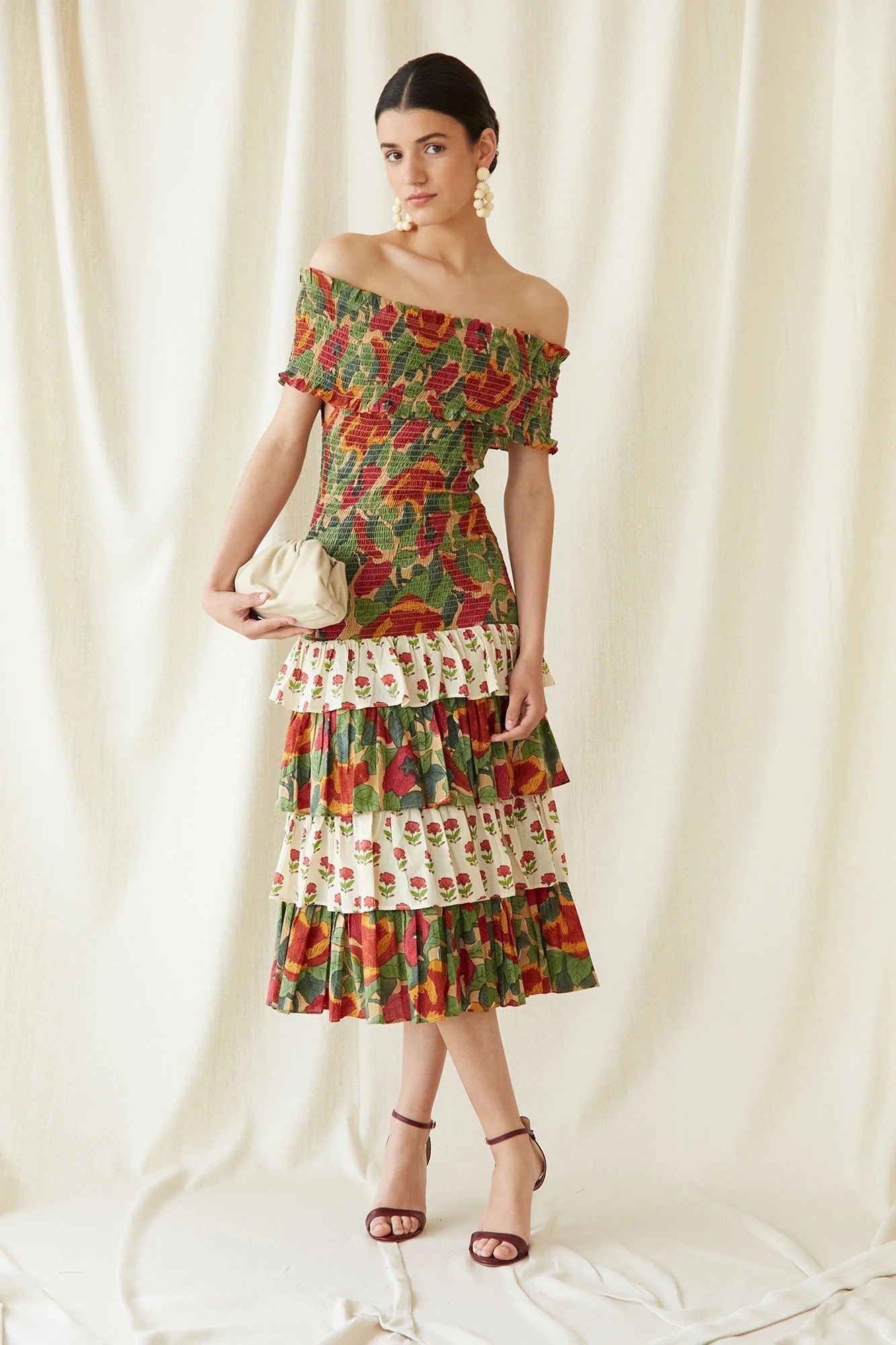 Well Tailored Dress with a Graceful Silhouette