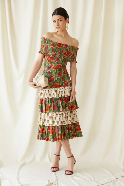 Well Tailored Dress with a Graceful Silhouette