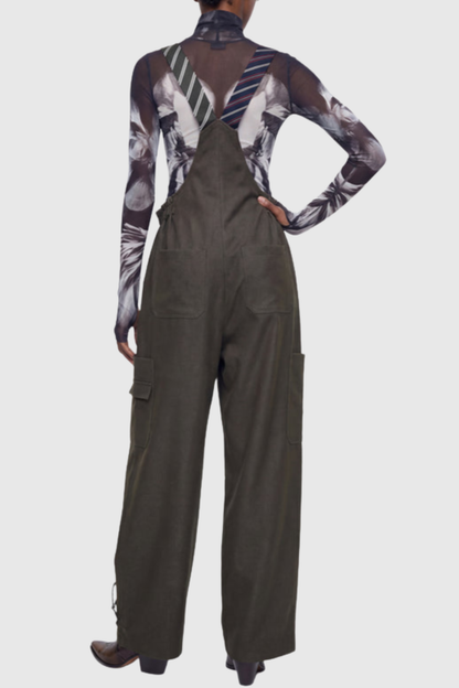 Gracefully Styled Garment for Any Occasion