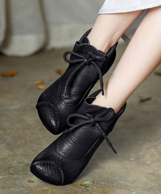 Effortlessly Elegant Boots with a Timeless Design