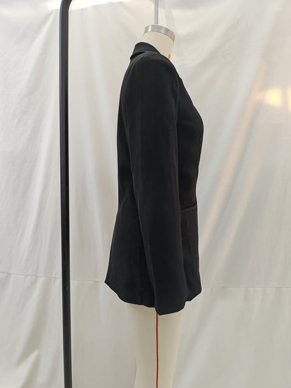Effortlessly Elegant Garment with a Timeless Design
