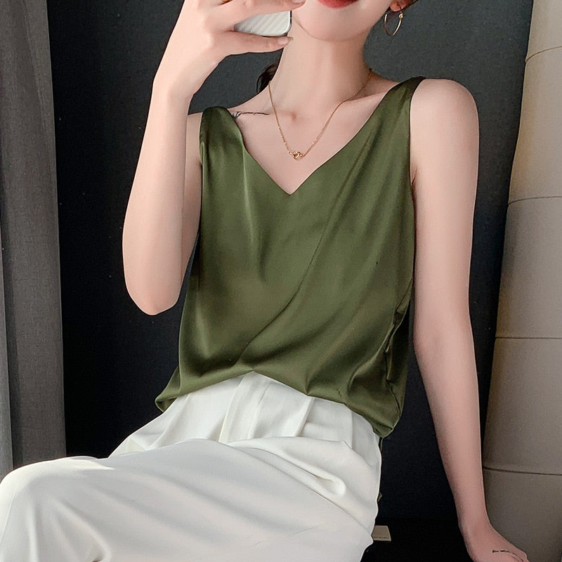 Classic Vintage Top with a Flattering Fit