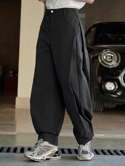 Well Tailored Pants with a Graceful Silhouette