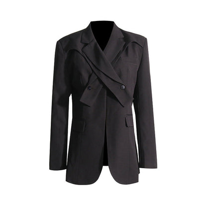 Well Tailored Coat with a Graceful Silhouette