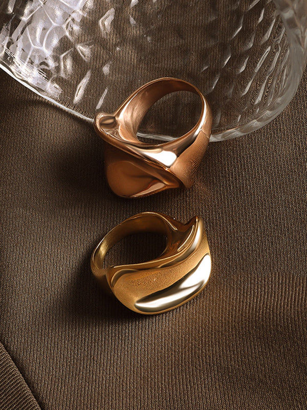 Effortlessly Elegant Garment with a Timeless Design