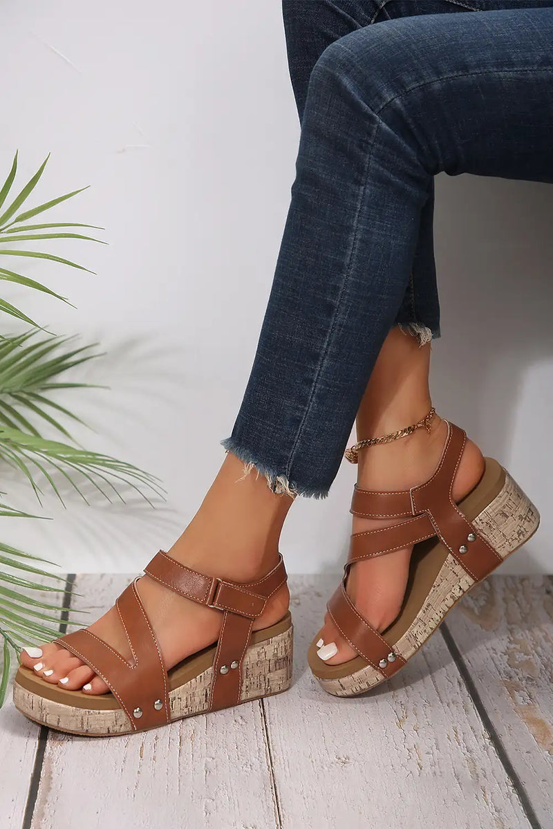 Effortlessly Elegant Sandals with a Timeless Design