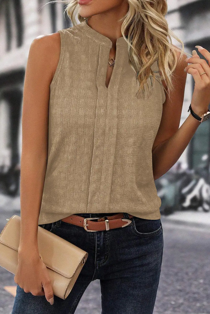Well Tailored Top with a Graceful Silhouette