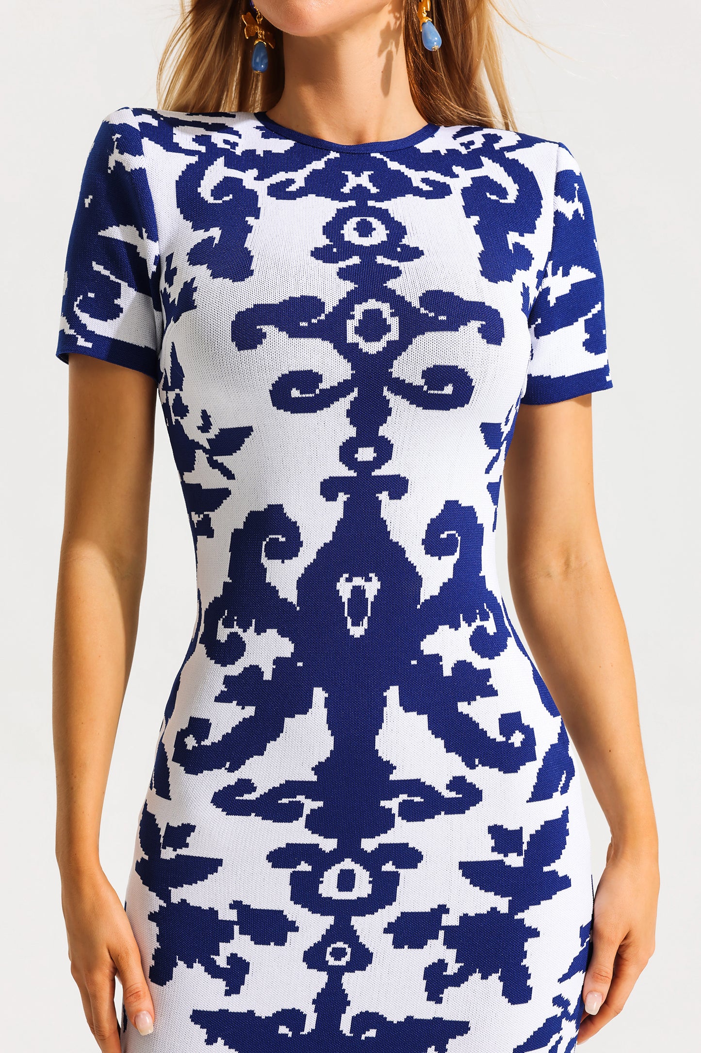 Effortlessly Elegant Dress with a Timeless Design