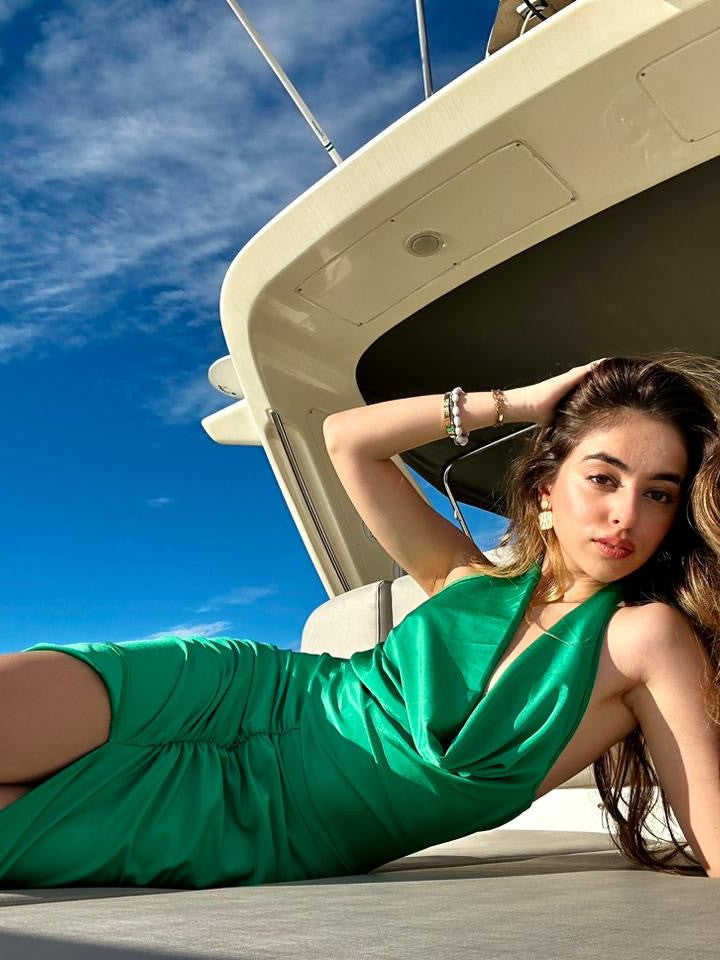 Effortlessly Elegant Dress with a Timeless Design