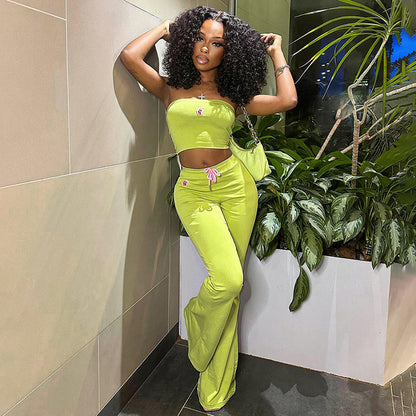 Effortlessly Elegant Pants with a Timeless Design