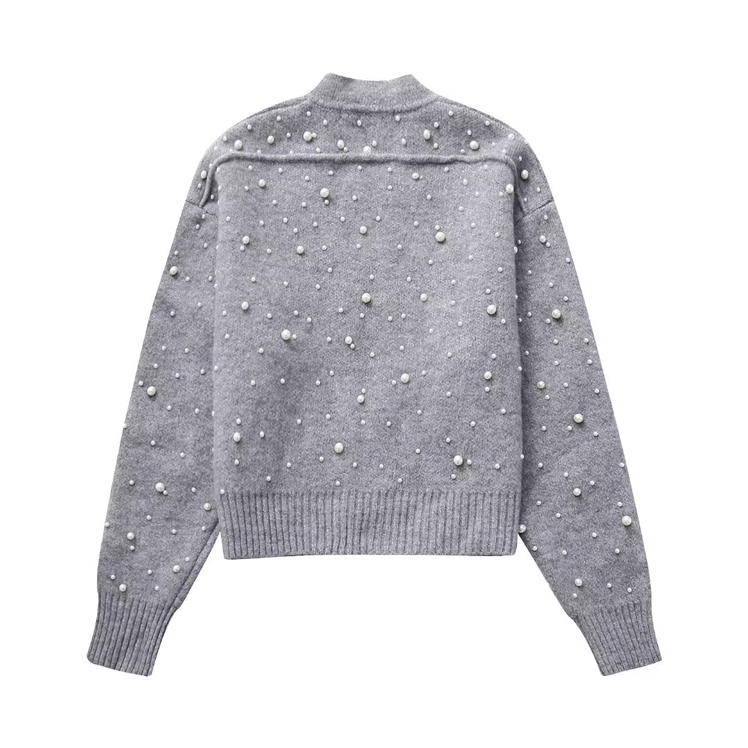 Well Tailored Sweater with a Graceful Silhouette