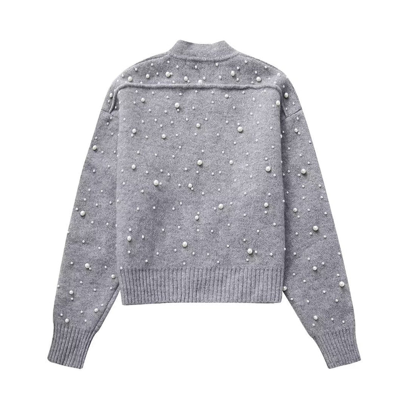 Well Tailored Sweater with a Graceful Silhouette