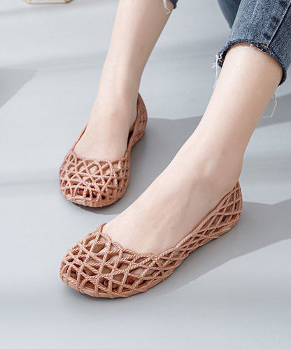Well Tailored Sandals with a Graceful Silhouette