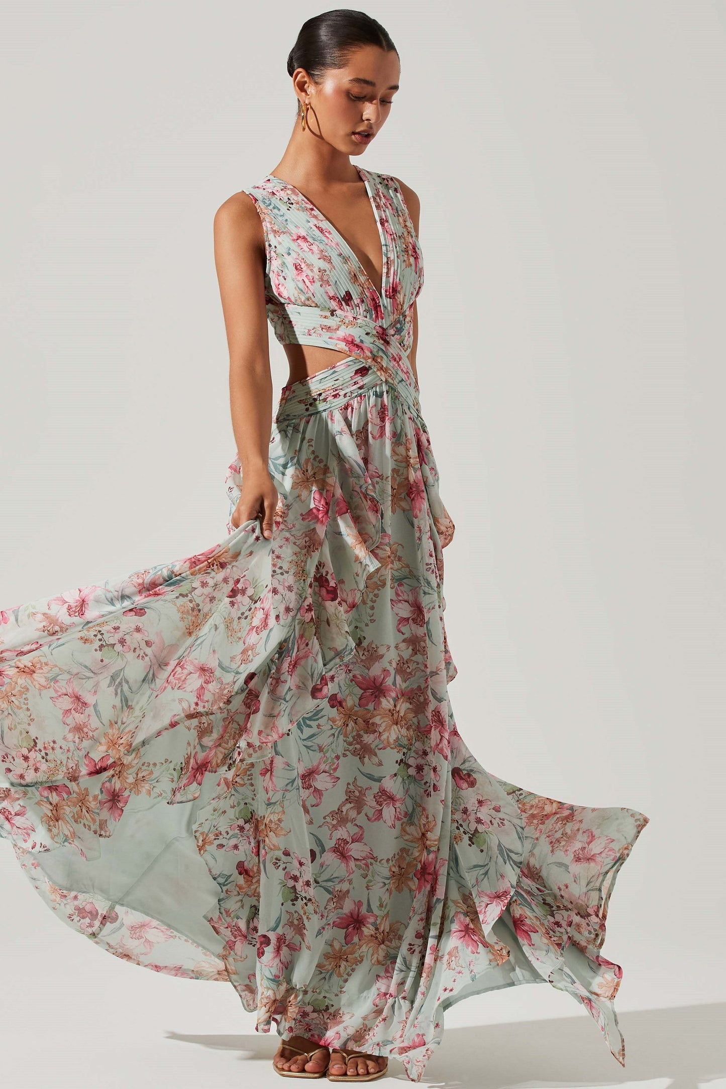 Beautifully Crafted Dress in a Classic Style