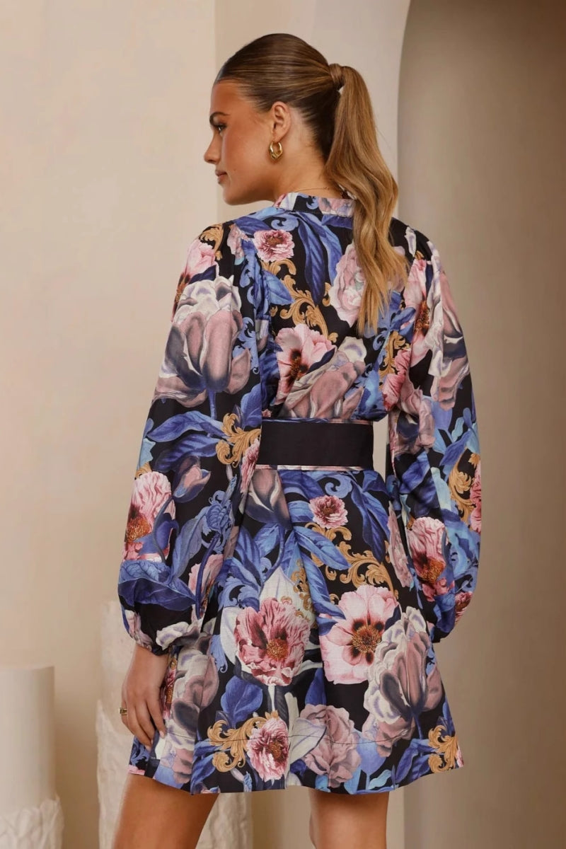 Classic Vintage Dress with a Flattering Fit