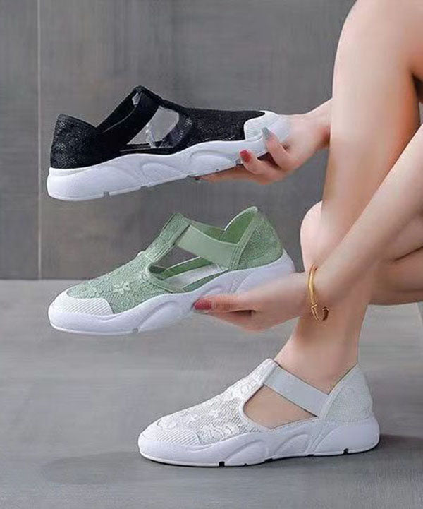 Well Tailored Sandals with a Graceful Silhouette