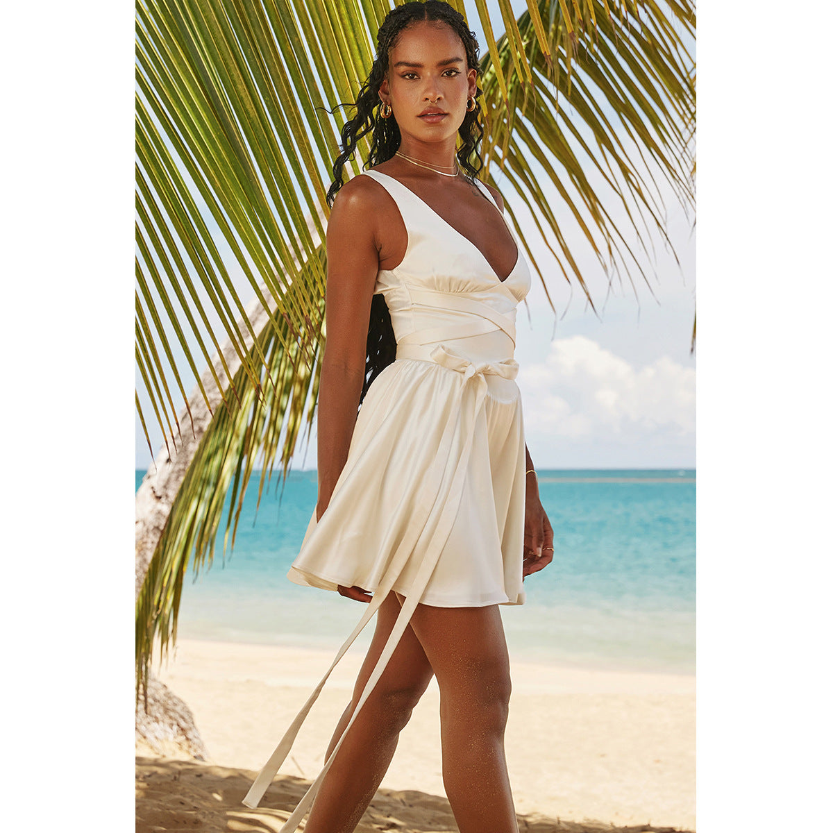 Beautifully Finished Dress in a Timeless Design