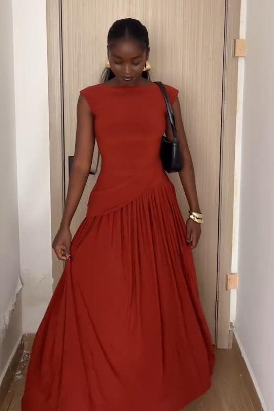 Beautifully Crafted Dress in a Classic Style