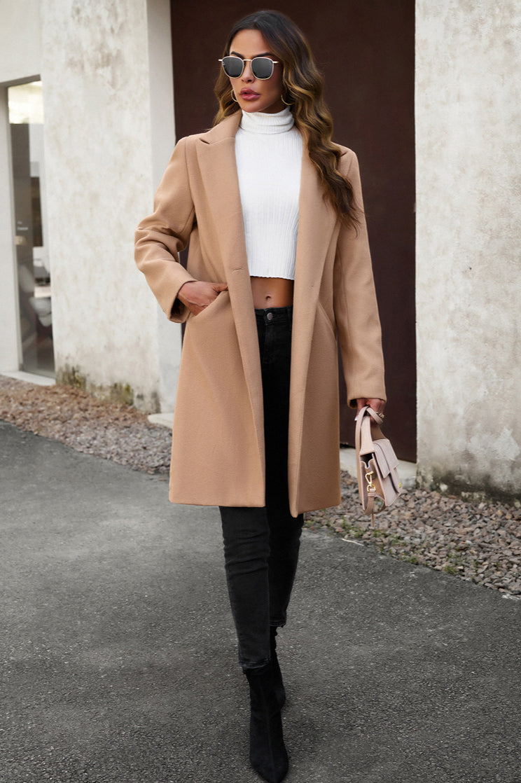 Well Tailored Coat with a Graceful Silhouette