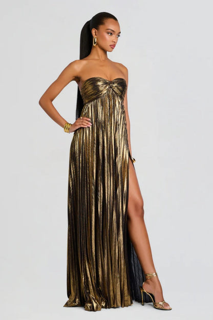 Effortlessly Elegant Garment with a Timeless Design