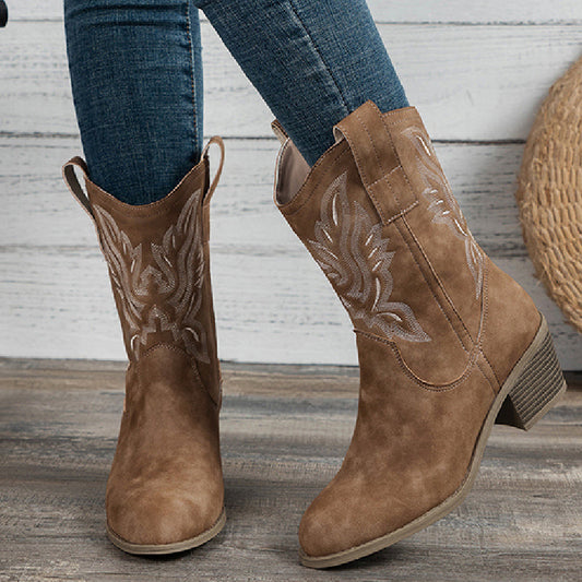 Effortlessly Elegant Shoes with a Timeless Design