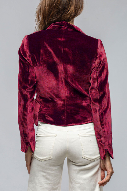 Polished Garment with an Effortless Classic Look