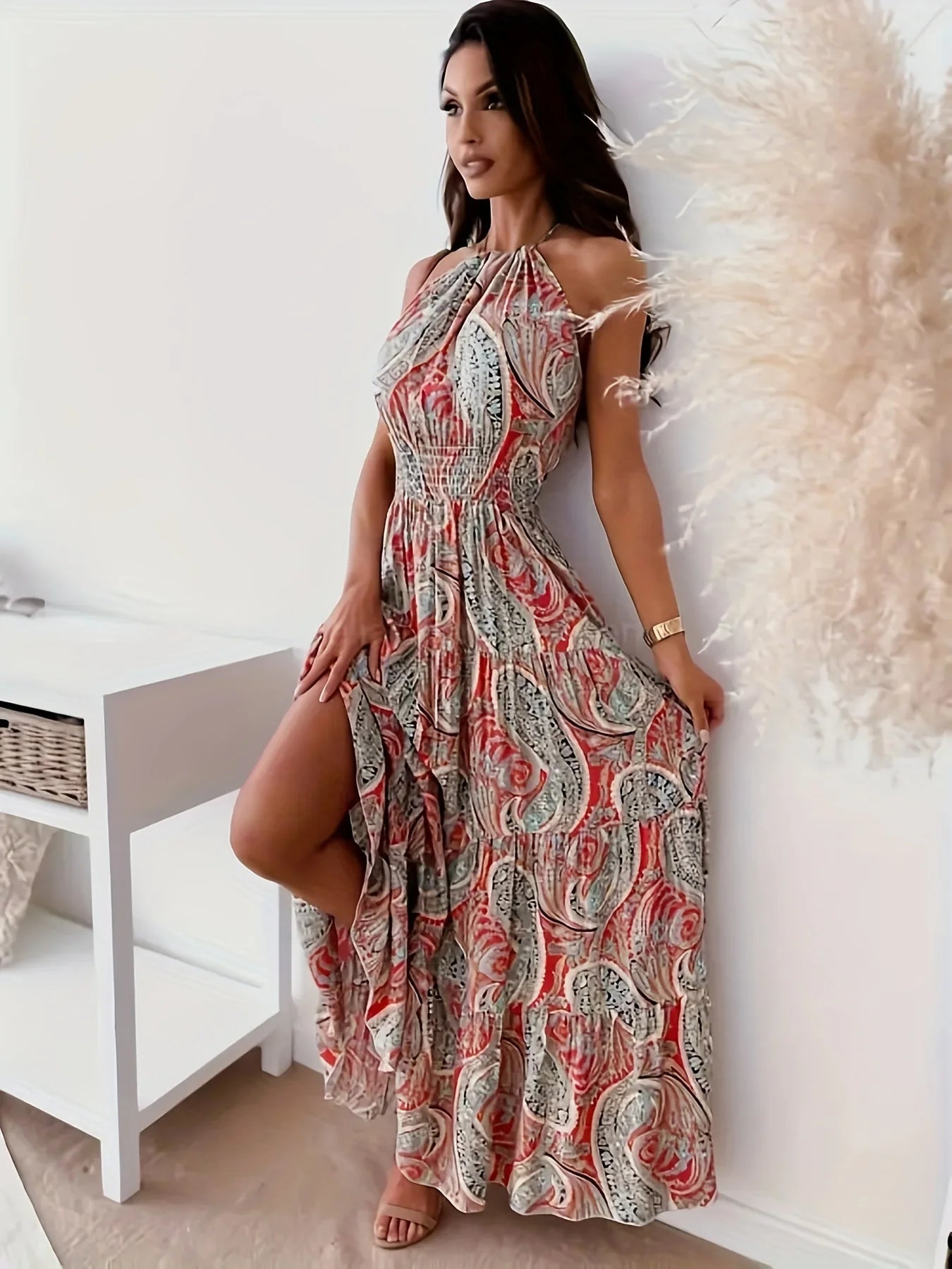 Effortlessly Elegant Dress with a Timeless Design