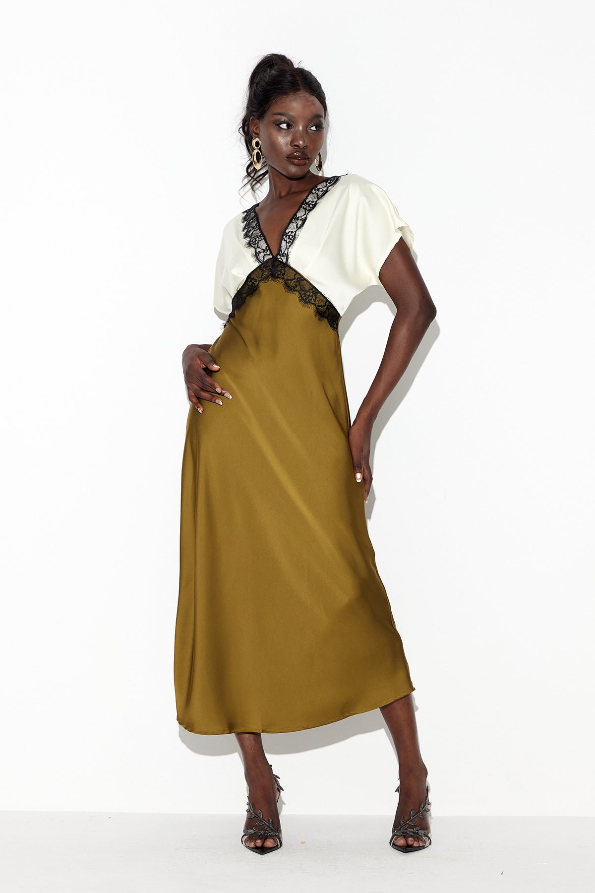 Classic Vintage Dress with a Flattering Fit