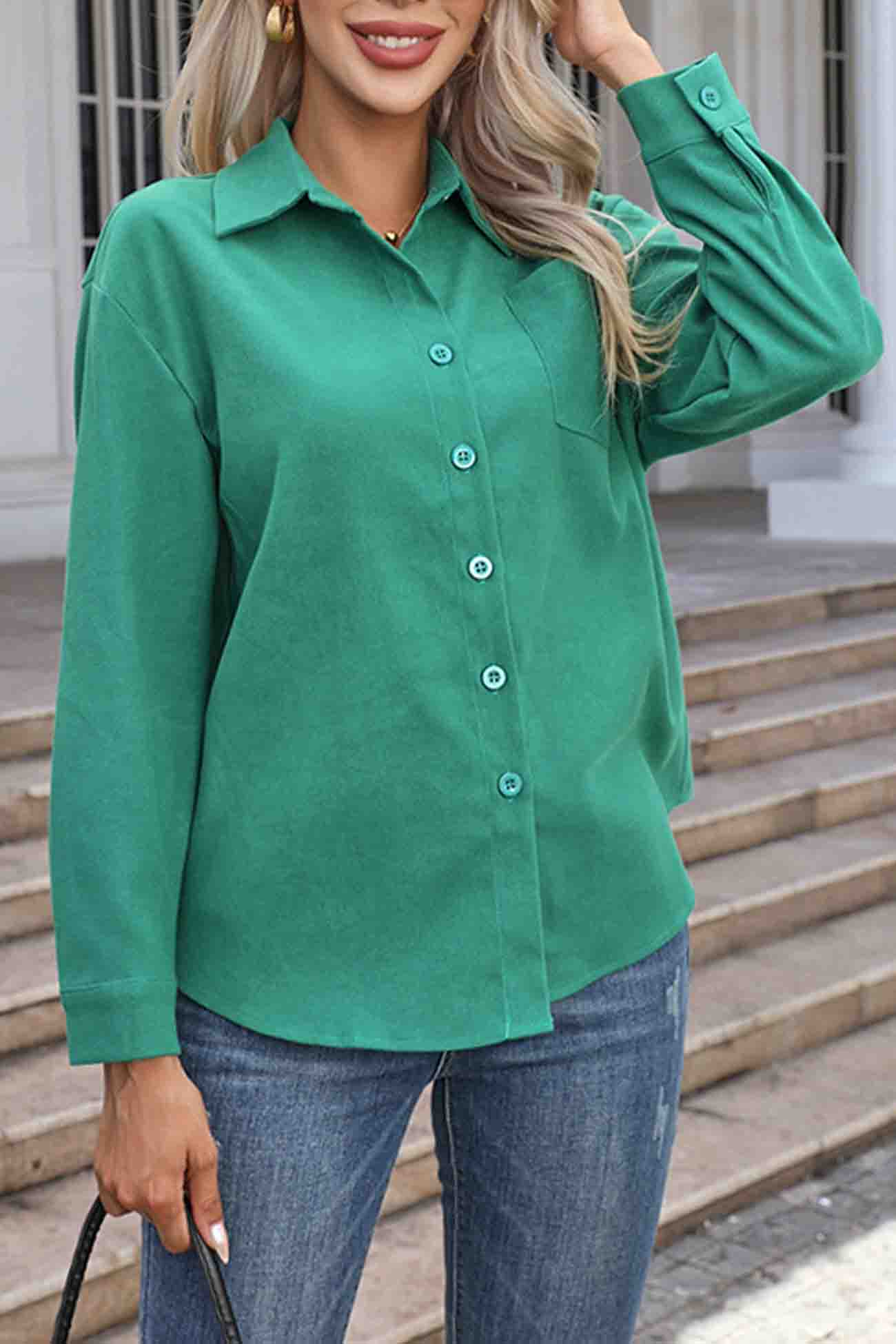 Well Tailored Blouse with a Graceful Silhouette
