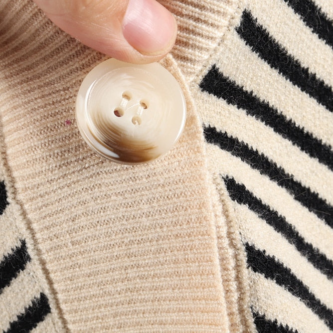 Elegantly Styled Cardigan for Everyday Wear