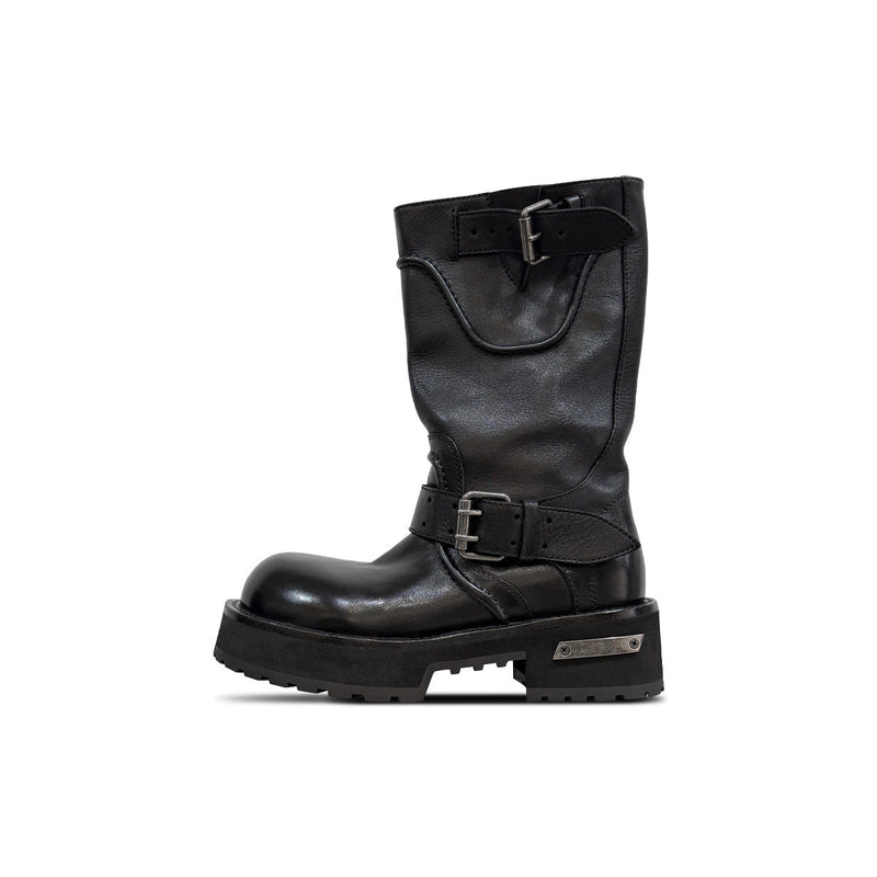 Effortlessly Elegant Boots with a Timeless Design
