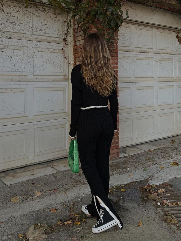 Effortlessly Elegant Sweater with a Timeless Design