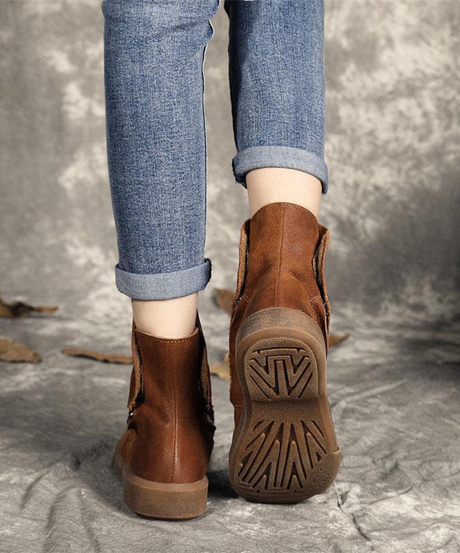 Effortlessly Elegant Boots with a Timeless Design