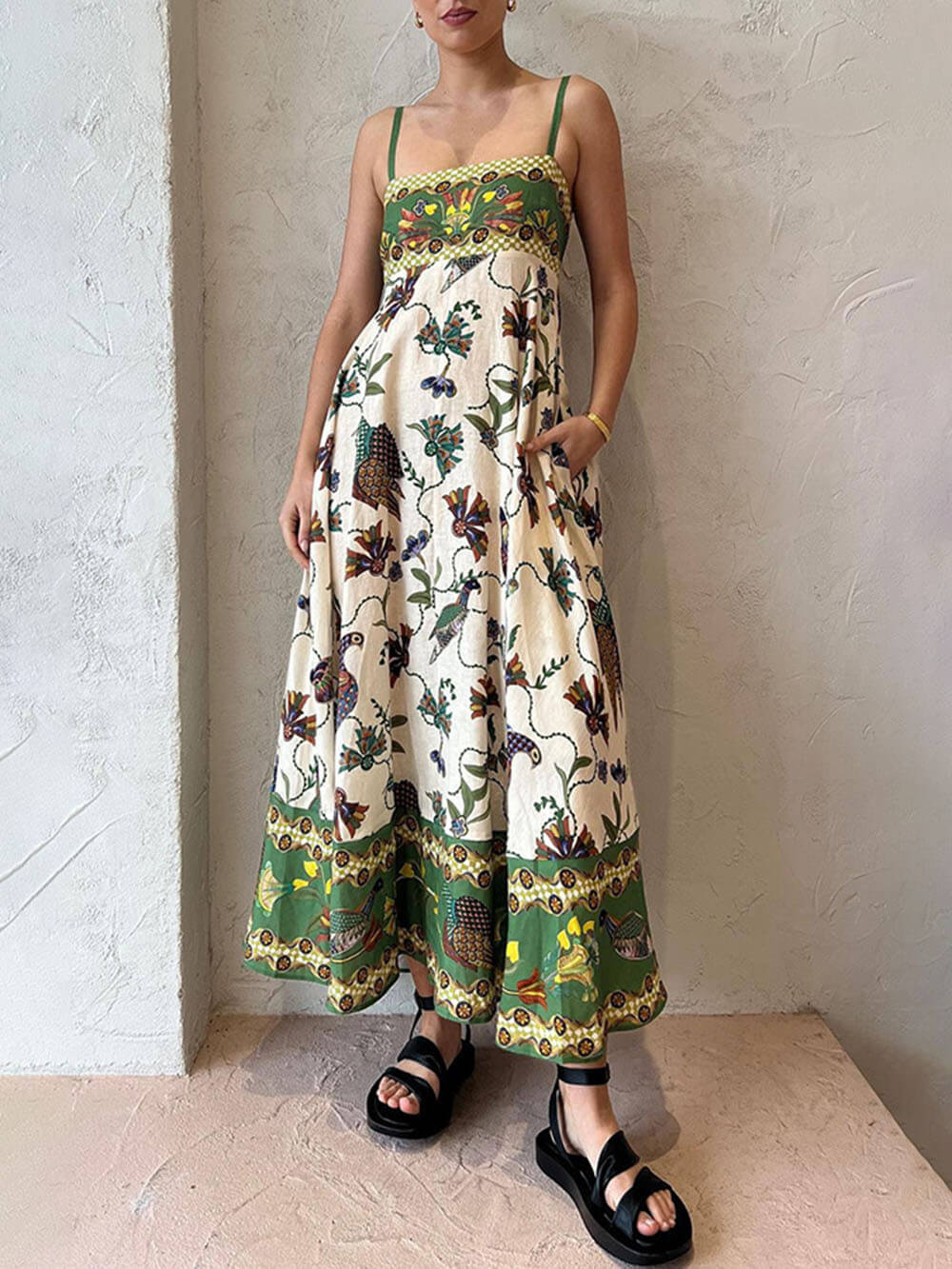 Classic Vintage Dress with a Flattering Fit