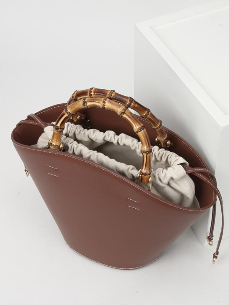 Gracefully Styled Bag for Any Occasion