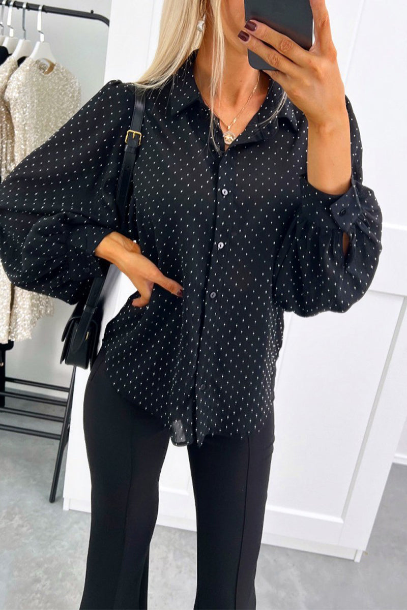 Well Tailored Blouse with a Graceful Silhouette