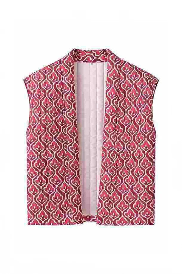 Classic Vintage Top with a Flattering Fit