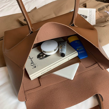 Well Tailored Bag with a Graceful Silhouette