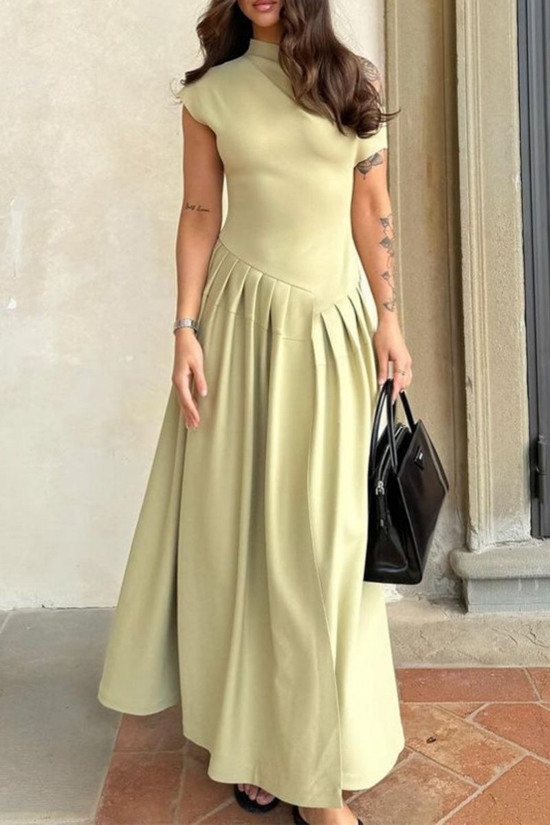Well Tailored Dress with a Graceful Silhouette