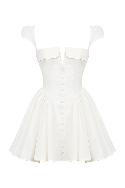 Well Tailored Dress with a Graceful Silhouette