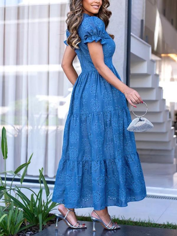 Beautifully Finished Dress in a Timeless Design