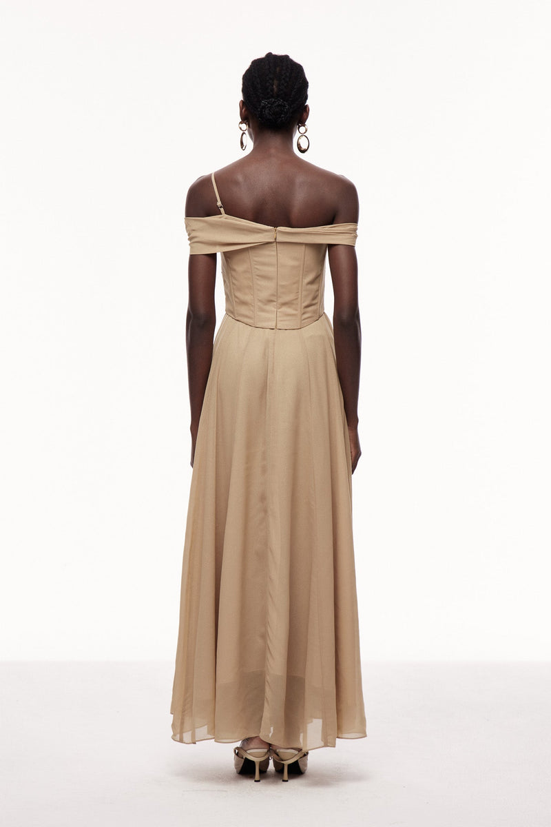 Effortlessly Elegant Dress with a Timeless Design