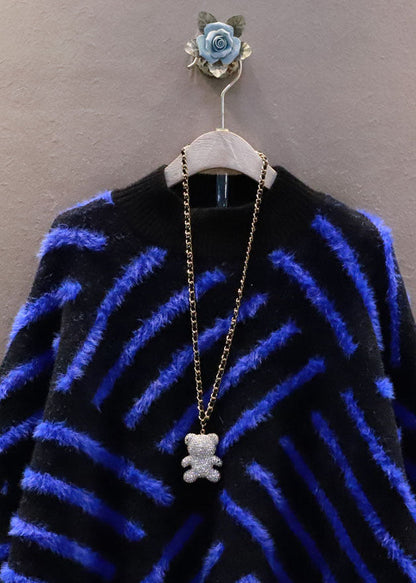 Well Tailored Sweater with a Graceful Silhouette