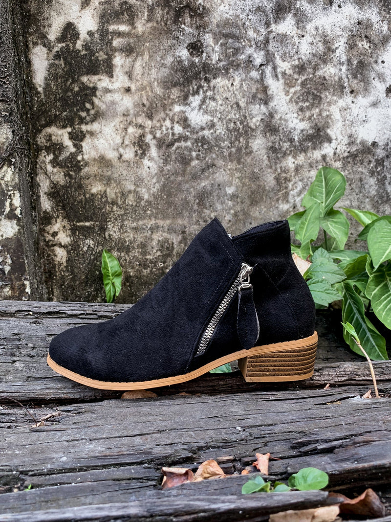 Polished Boots with an Effortless Classic Look
