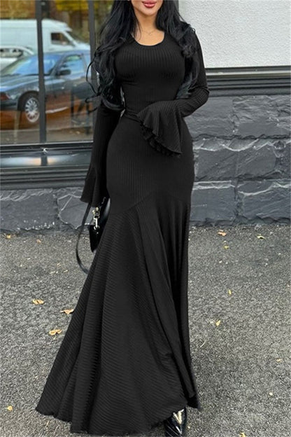 Beautifully Finished Dress in a Timeless Design