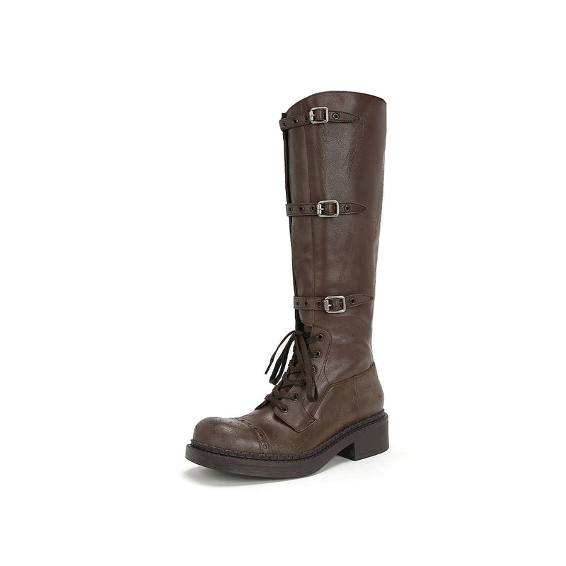 Effortlessly Elegant Boots with a Timeless Design