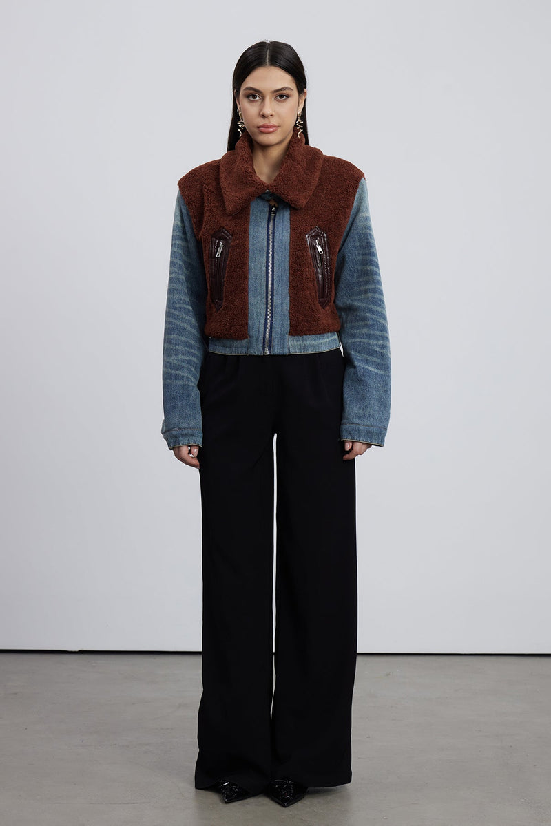Effortlessly Elegant Jacket with a Timeless Design