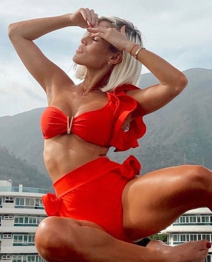 Well Tailored Swimsuit with a Graceful Silhouette