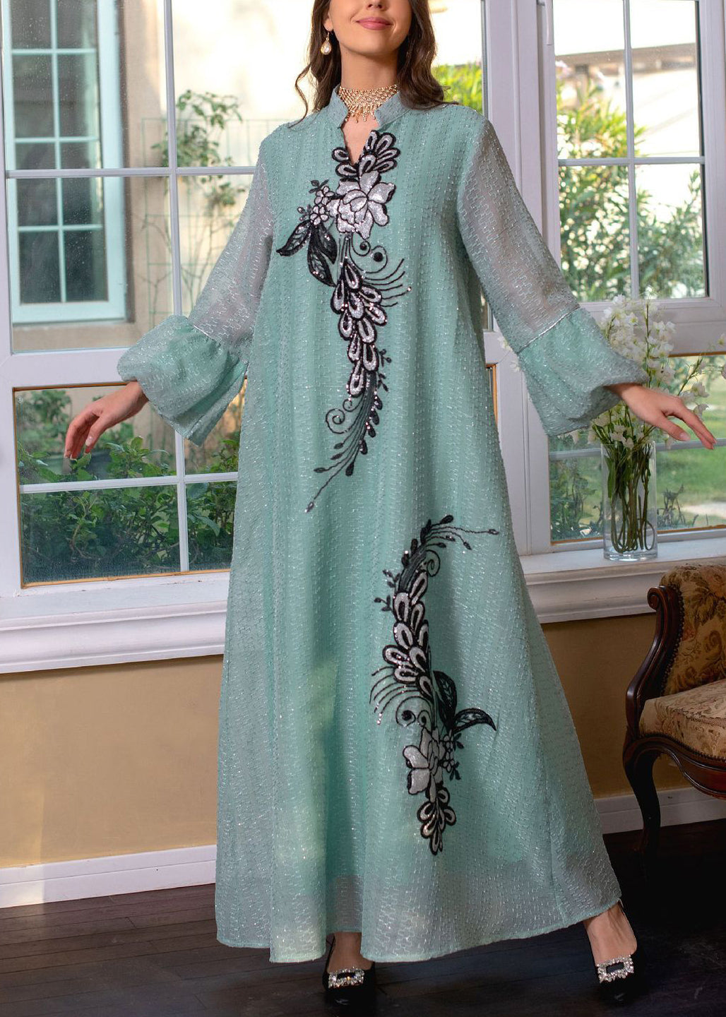Effortlessly Elegant Dress with a Timeless Design